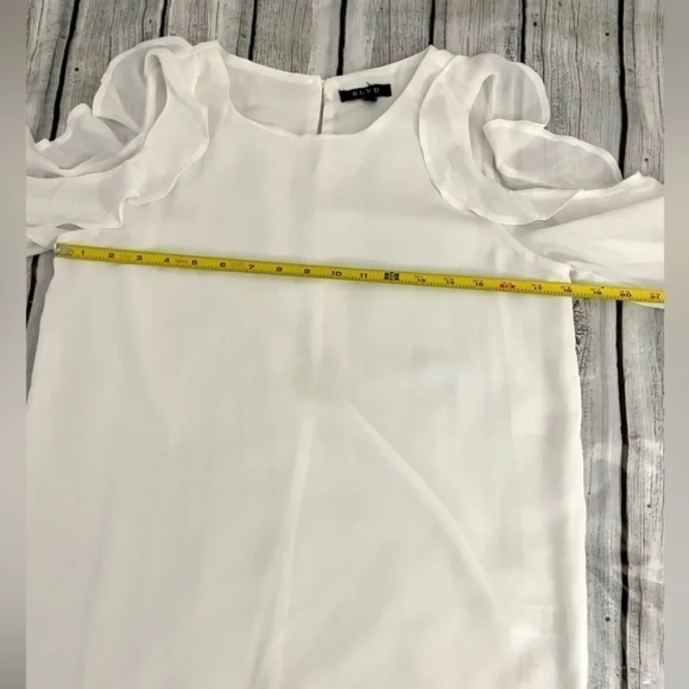 BLVD Women’s White Long Sleeve Blouse Cold Shoulder Style Size Medium